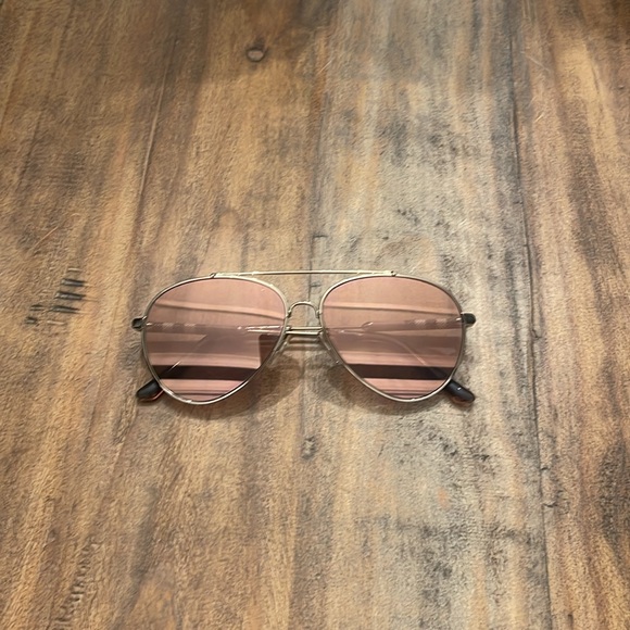 BURBERRY GOLD AVIATOR SUNGLASSES - Picture 2 of 7